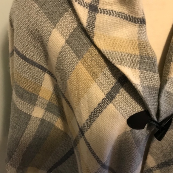 Modena Plaid Cape/Shawl - Picture 2 of 3